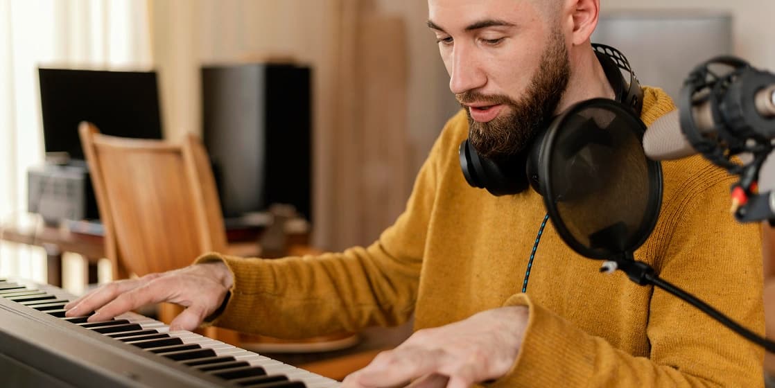 Cover Image for Adult Piano in 10+10: Lead-Sheet Songs You Can Play This Month