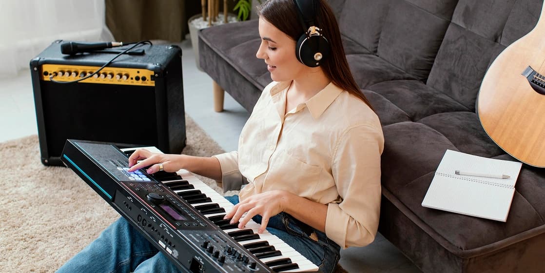Cover Image for Apartment-Quiet Piano: Headphones, Pedal Technique & 15-Minute Night Routine