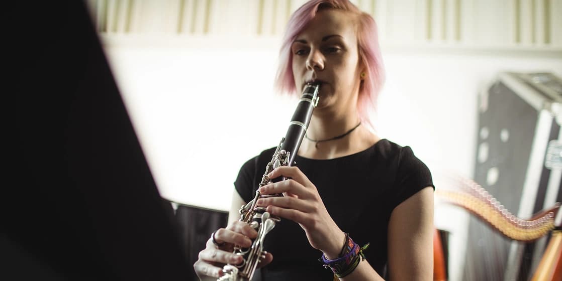 Cover Image for Beginner Clarinet at Home: Reed Strength, Embouchure & a 10-Minute Squeak Fix (Band Parents’ Guide)