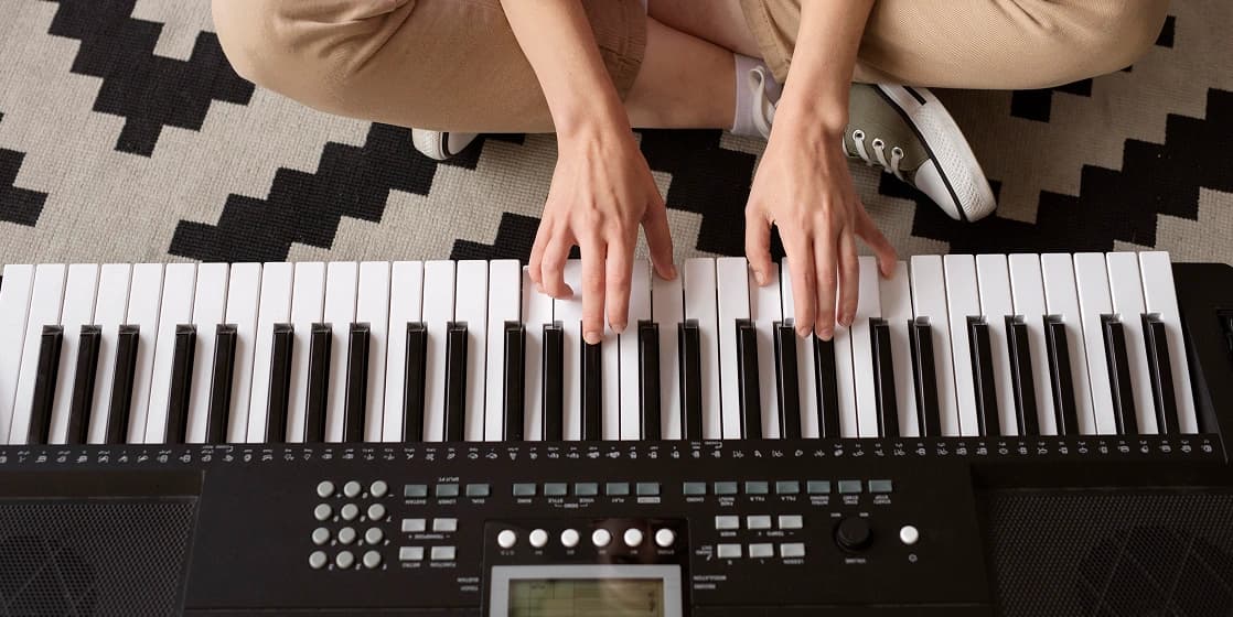 Cover Image for Best Beginner Keyboards for Lessons (88-Key Weighted Picks & Budget Tiers)