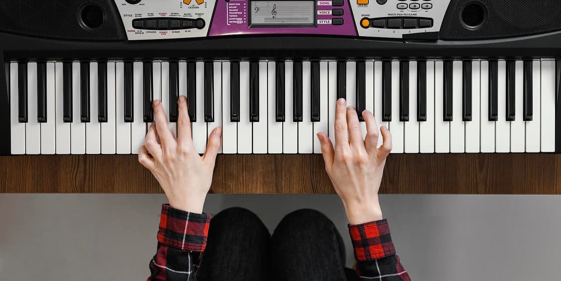 Cover Image for Digital Piano Pedals Explained: Half-Damper, Polarity & Silent Down-Up Technique