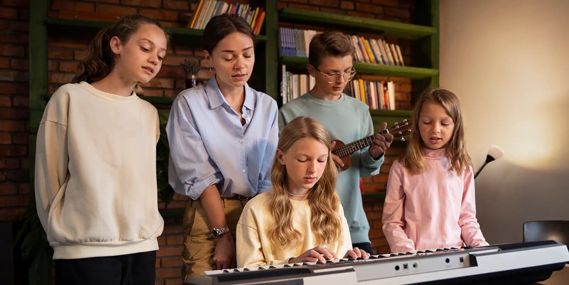 Cover Image for Holiday Recital Prep in 14 Days: Tiny Sections, Bow/Walk-On Script & Family Recording Tips