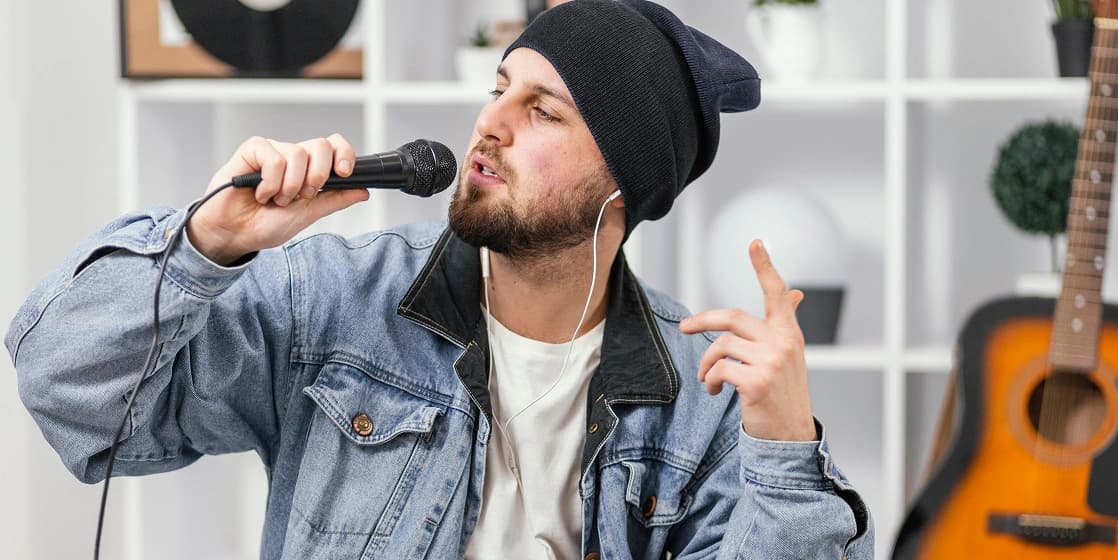 Cover Image for Mic Basics for Singers at Home: Placement, Plosives & Warm Room Tone