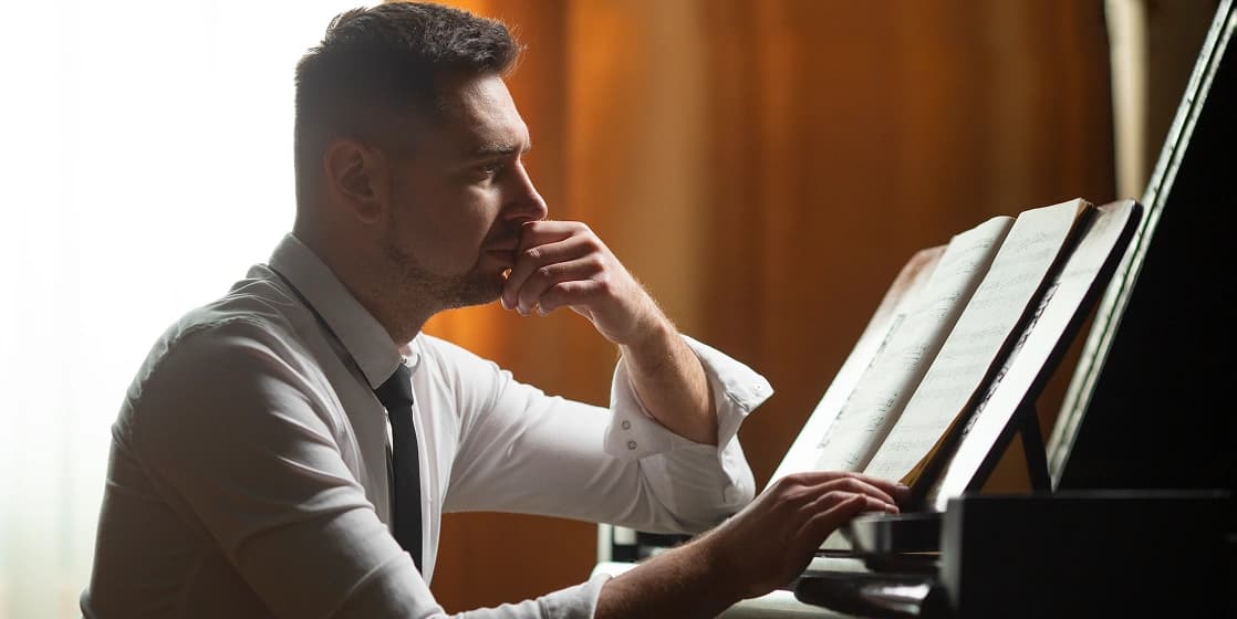 Cover Image for Piano for Busy Professionals: Three Lead-Sheet Patterns That Unlock 100 Songs
