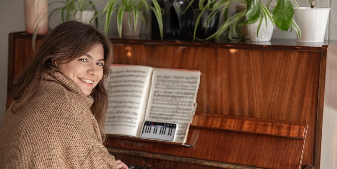 Cover Image for Sight-Reading for Pianists at Home: 8-Bar Windows, Rhythm First & No-Look Jumps