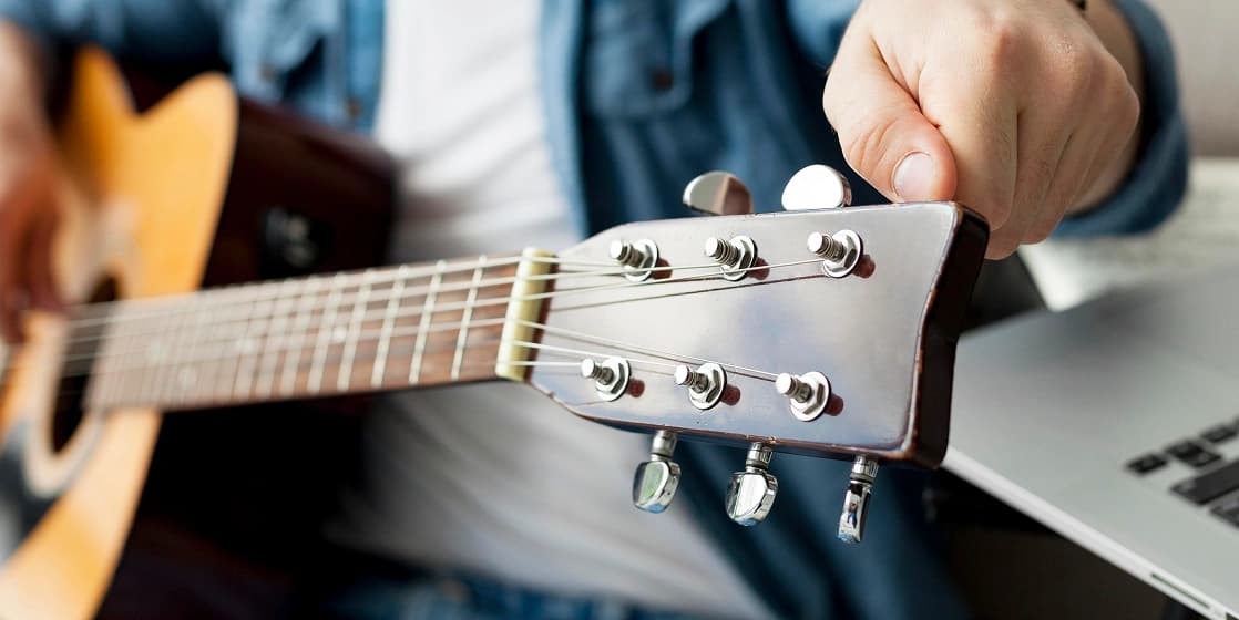 Cover Image for Protect Your Guitar & Violin in Florida Humidity: Cases, RH Packs & Post-Storm Checks